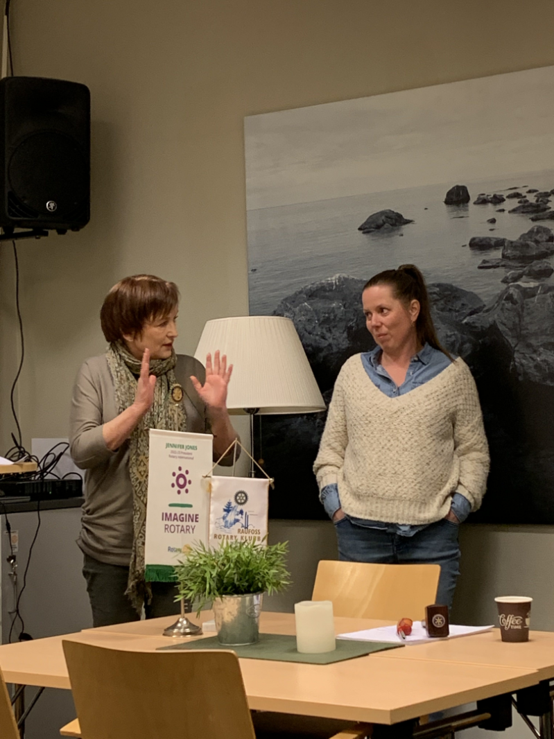 RaufossRevyen i bakgården ved Bygning 5