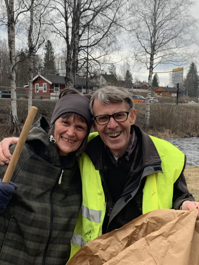 Raufoss Rotary’s ivrige klubbmedlemmer har gjennomført årets ryddesjau i Fugleparken.