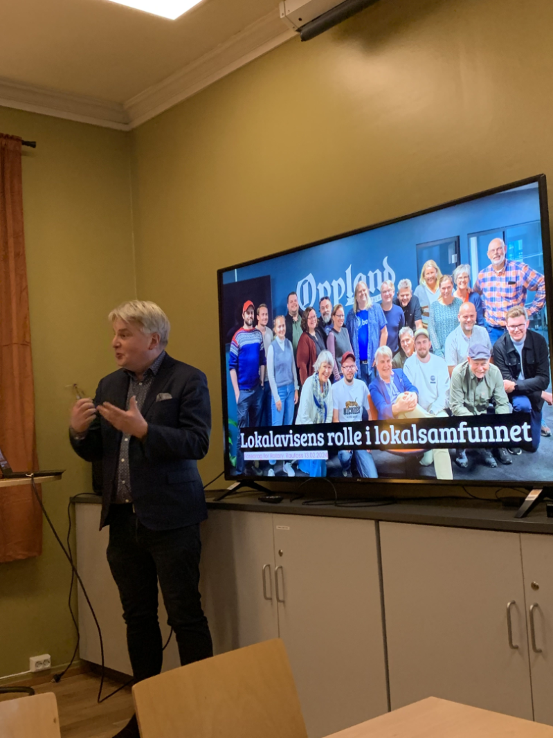 tidligere redaktør og daglig leder i Oppland Arbeiderblad, Erik Sønstelie.