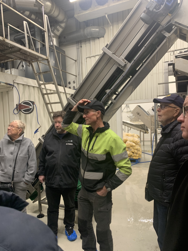 BEDRIFTSBESØK PÅ TOTEN KÅLROTPAKKERI I KOLBU.